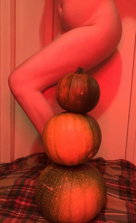 grungifungifree naked star pictures
