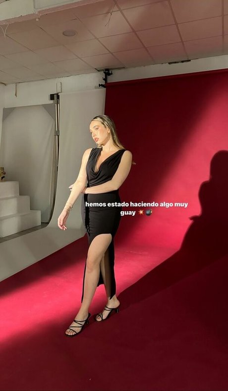 laurabass model nude photo