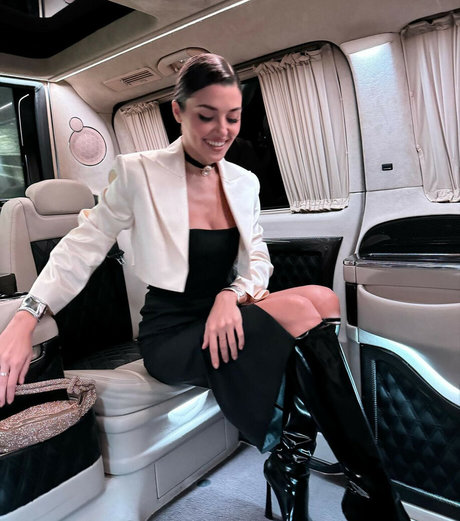 Hande Ercel star erotic img