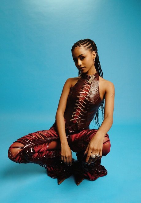 Tyla naked model pic