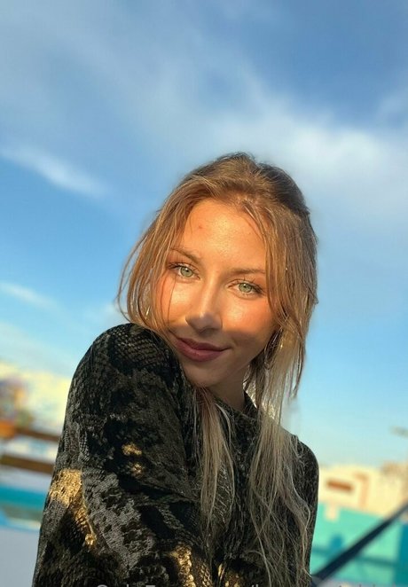 lauragetshigh actress galleries
