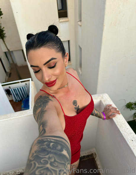 neliagold hot model img