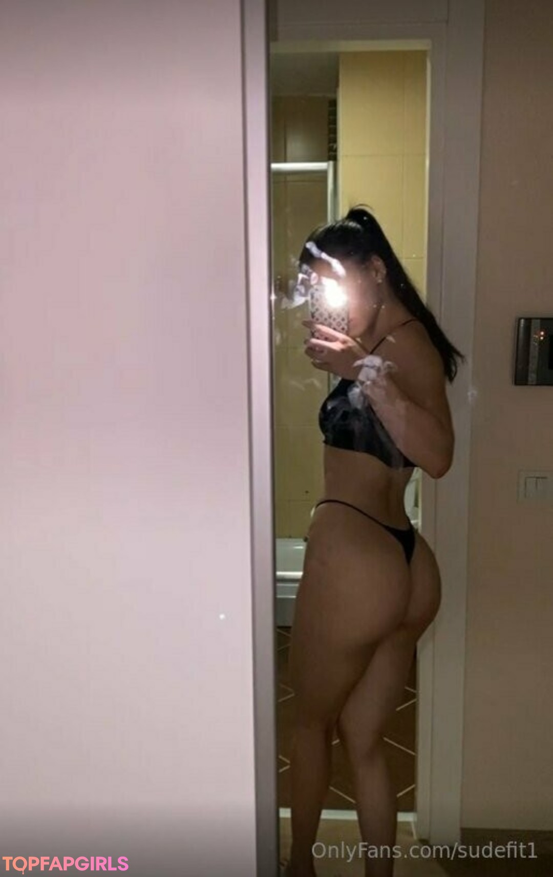 sudefit1 erotic model pic