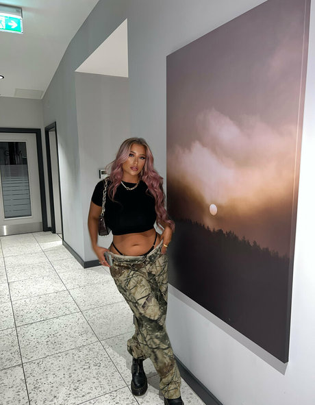 jessicarabbitrose thumbnail