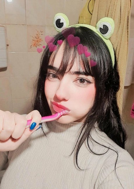 Hanagamu pornographic model pic