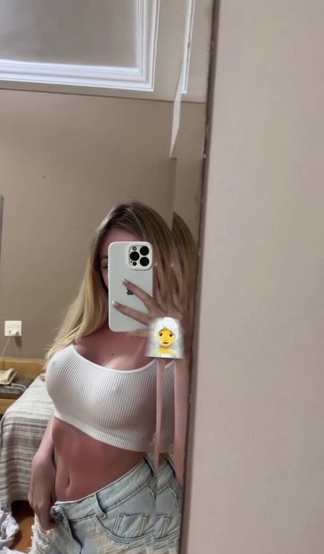 kaarolzx nudes actress pic