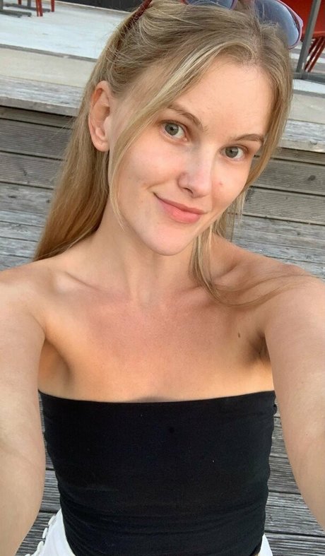 Curlylolly star nice picture