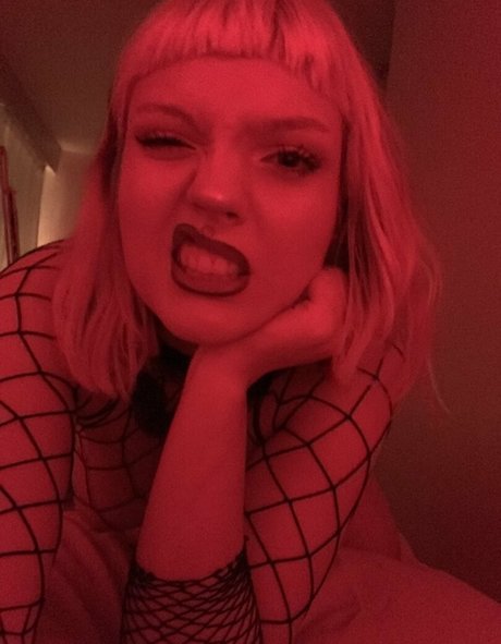 miathearthoe model nude gallery