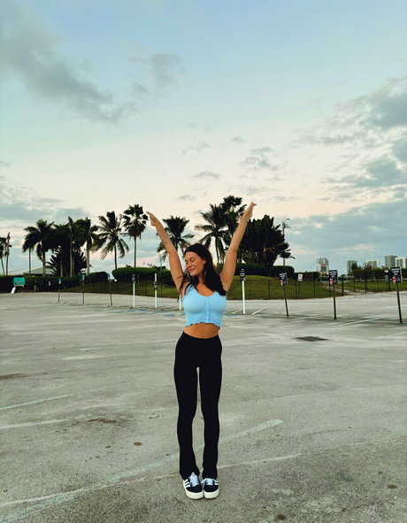 theotherideaofher exclusive model img