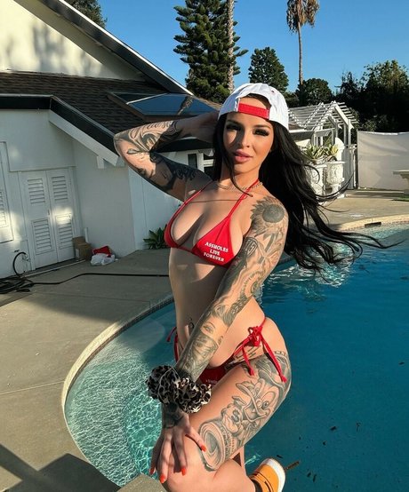 TattedMillf pornstar nude pic