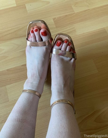 theselilpiggie6 hot actress photos