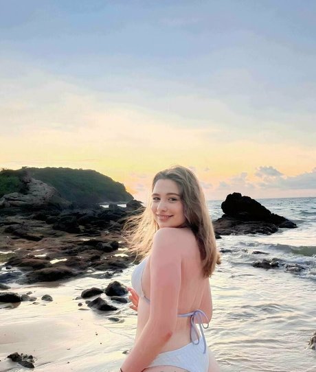 annacherry1 high quality model photo