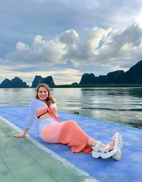 annacherry1 adult star picture