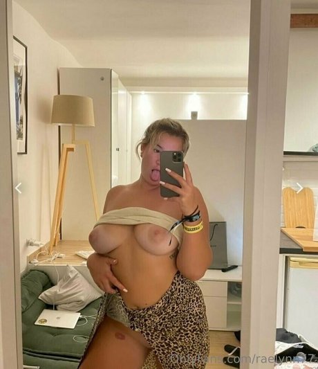 raelynn77 model nice photo