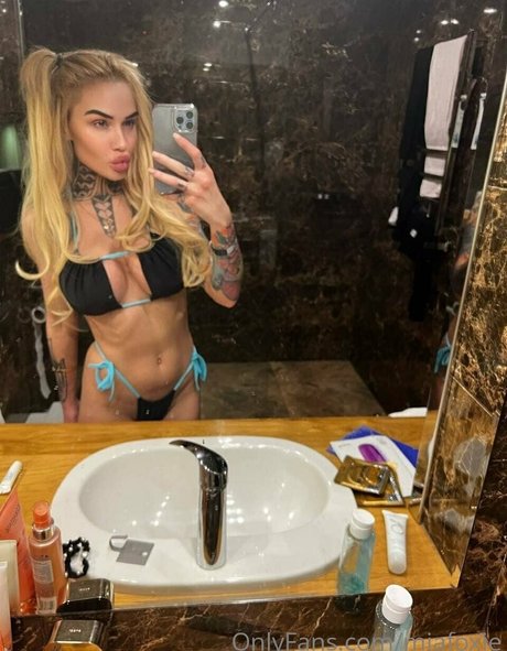 mia foxybae adult actress pics