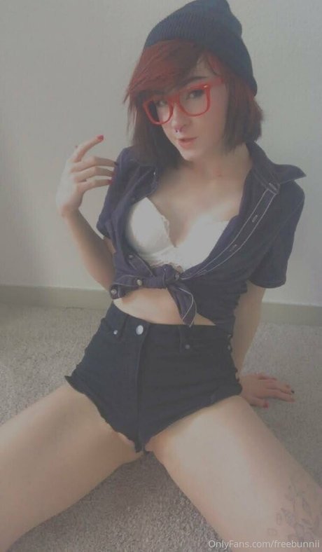 lyraluv pornstar naked images