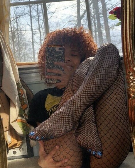 Sinister Simone sexy actress photo