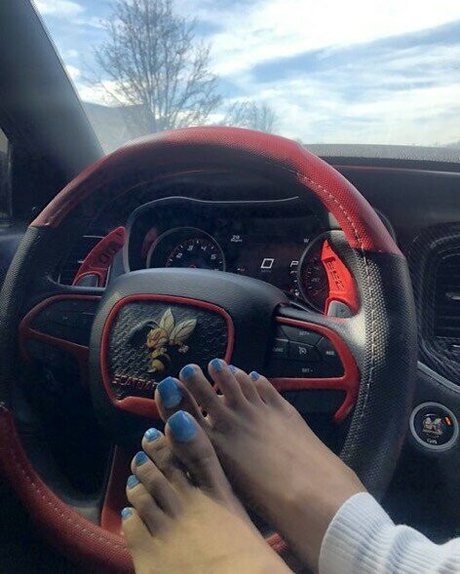 Sinister Simone adult actress pic