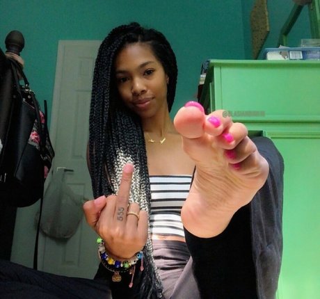 Sinister Simone model perfect photo