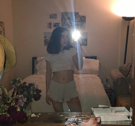 Rachel Sennott hot model gallery