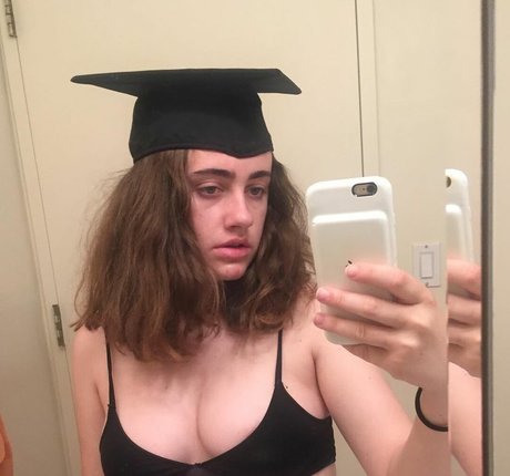 Rachel Sennott nude actress photo