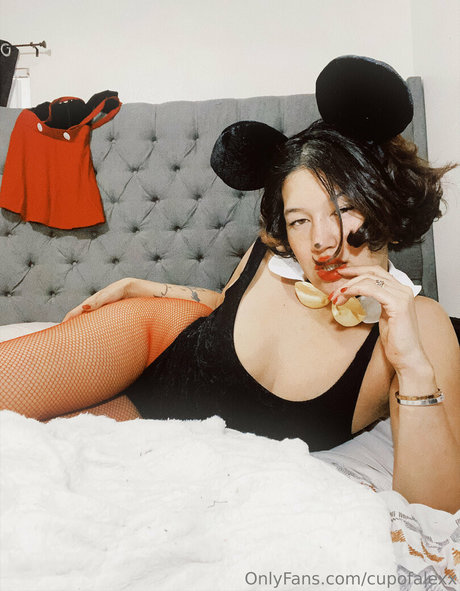 Cupofalexx model beautiful pic
