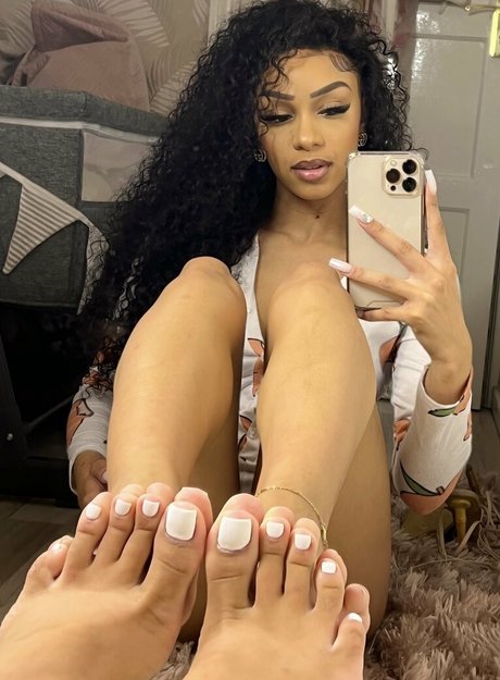 herfeetonfleek_ model xxx pictures