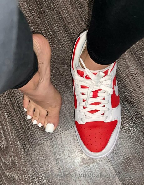 dafootgoddess1 model beautiful photos