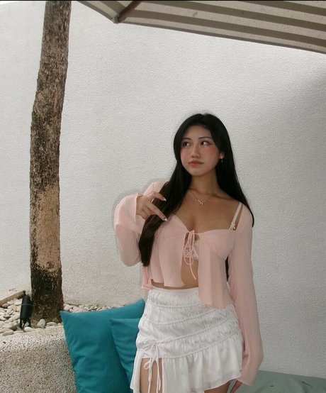 ashl xy model nude pic