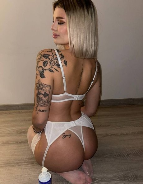 Madzia Loskot model high quality picture