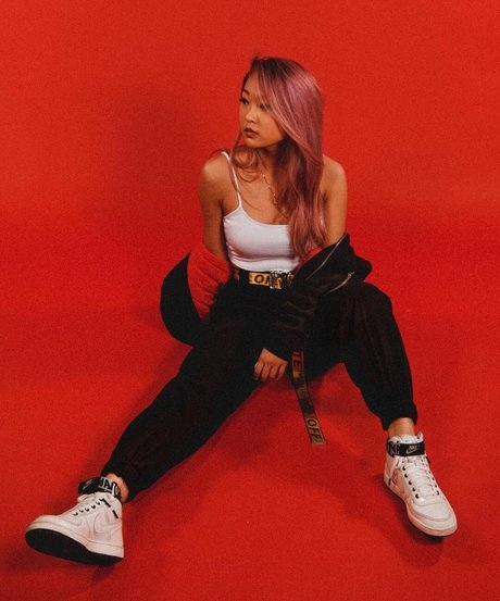 Lenalemon model top galleries