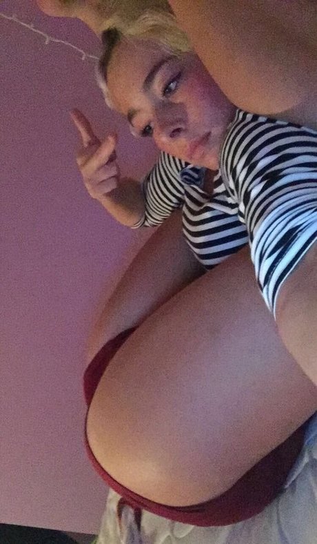 PeachsnBean porn star picture