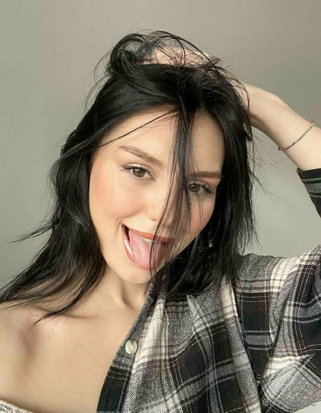 emyraine xxx pornstar pictures