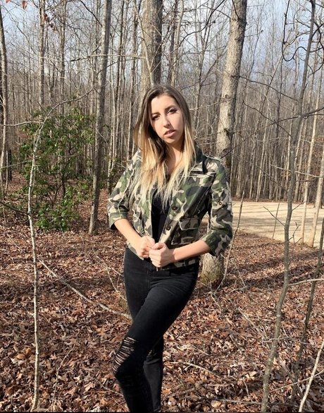 Abigail Cristea model top images