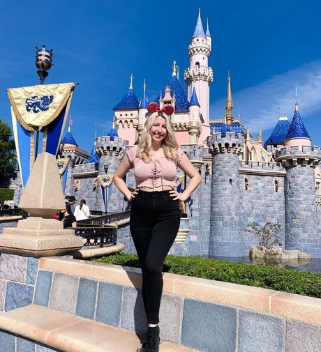 Abigail Cristea model exclusive image