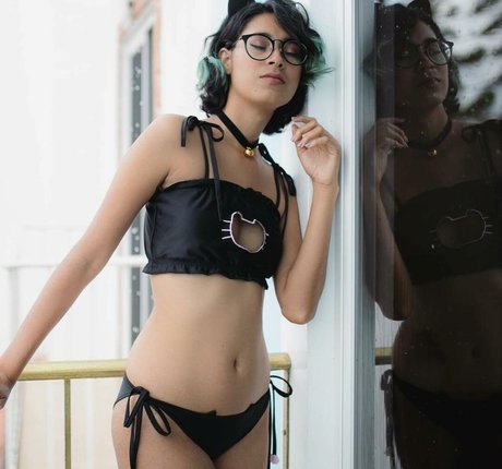 Sailor Gwen erotic actress images