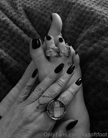 liasoftfoot erotic model archive