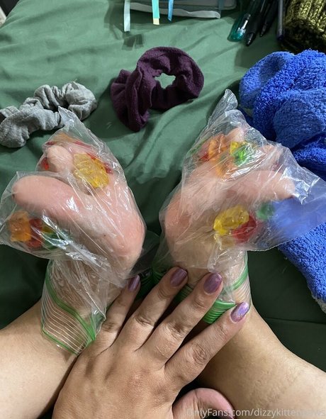 dizzykittenpaws model exclusive pic