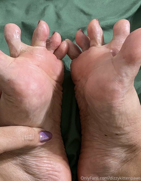 dizzykittenpaws model adult pictures