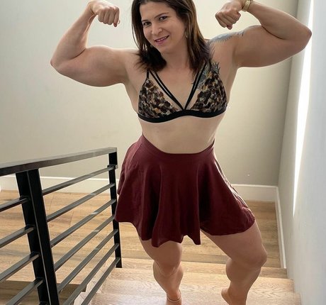 Eva The Supergirl star hot photo