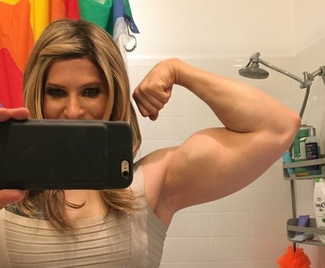 Eva The Supergirl model erotic pics