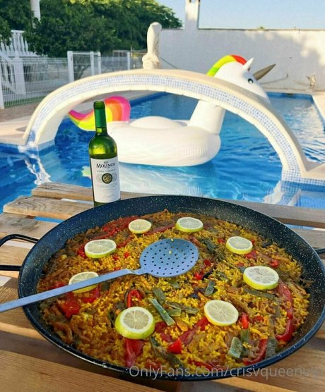 crisvqueen naked pornstar pics