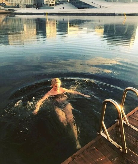 Dagny Norvoll Sandvik model art images