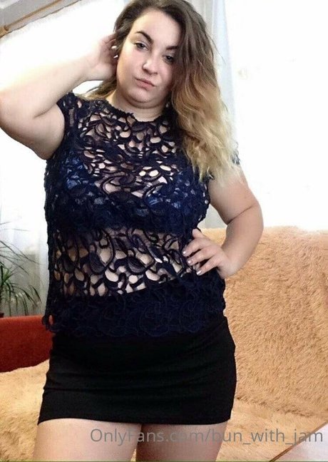 bun with jam top model pictures