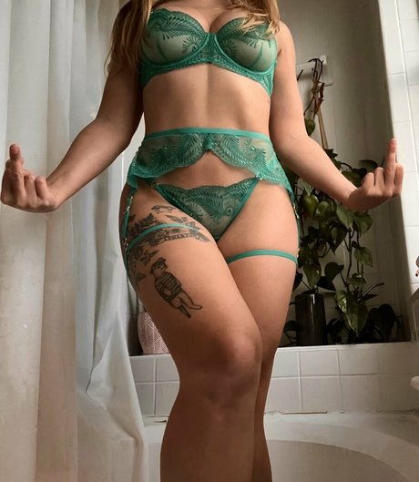 laurentheworm naked star pic