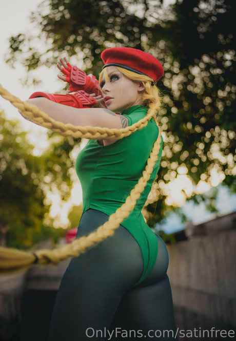 satinfree nude model image