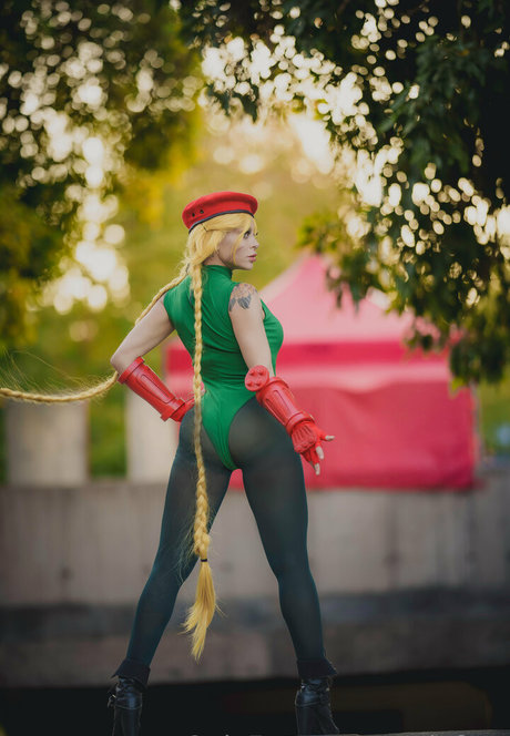 satinfree actress photo