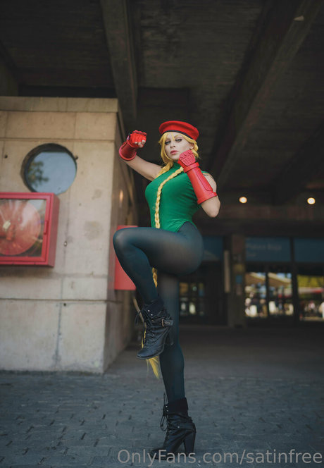 satinfree sex model picture