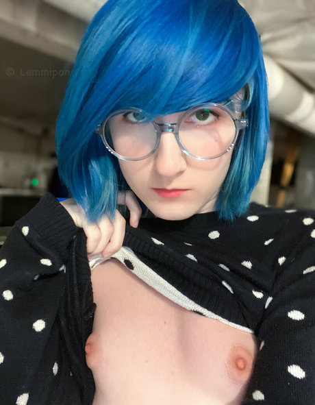 lemmipon model naked image
