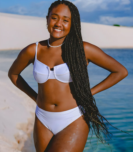 Sarah Aline model high quality image